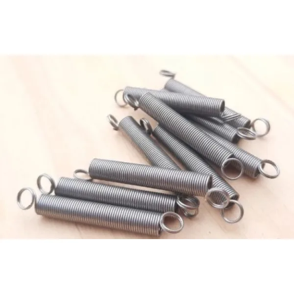 Lò xo kéo phi 3x0.4x30mm cho thiết bị cơ khí